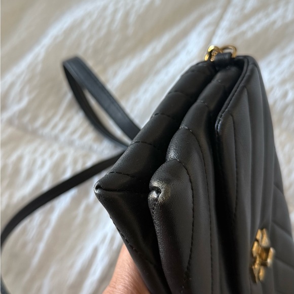 Tory Burch Kira chevron chain wallet / Crossbody in black - Picture 5 of 11